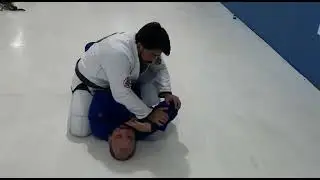 Finalização na montada é chamada de Americana
