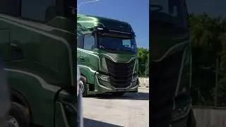 How do you LIVE on board a TRUCK?🤔 The cabin of the new IVECO S-WAY 2025! 🚛