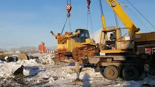 Как загрузить Каматцу? Двумя кранами на трал.