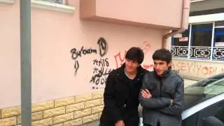 (Vine) Salağa yatmak..
