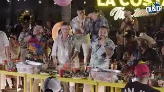 La Crazy Loca... Carlos Sarabia, Banda La Indicada y varios más en la playa.