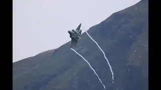 USAF F35'S IN POOR VISIBILITY AT THE MACH LOOP