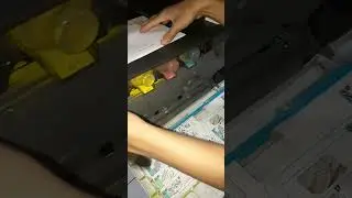 Memperbaiki mesin fotocopy warna butuh ketelitian dan kesabaran yang tinggi