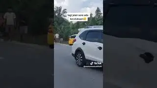 KECELAKAAN MOBIL TERBALIK