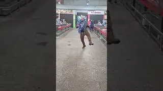 😂Танец на рынке OLEGAS 