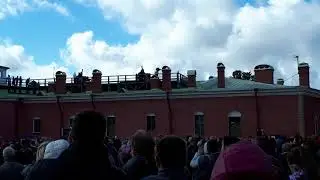 Вот как палят с пушки в Питере!