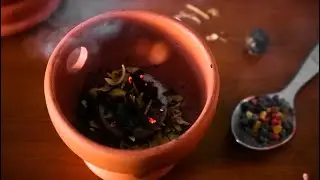 Cómo encender  un sahumerio casero (Salvia, Incienso y Kyphi)