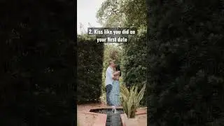 How to pose couples for an engagement photoshoot- Posing prompts for engagement session