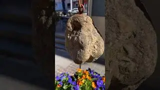 Дивовижний камінь, що показує погоду