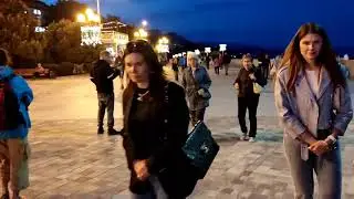 АЛУШТА- НАБЕРЕЖНАЯ В МАЕ