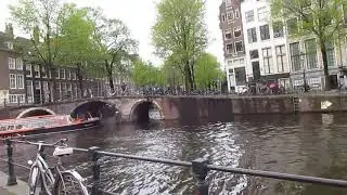 Les nombreux canaux à Amsterdam