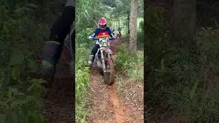 Saat Emak Emak Ngetrail Ketemu Jalur rel #trail #enduro #motocross #tanjakan #trabas #viralvideo