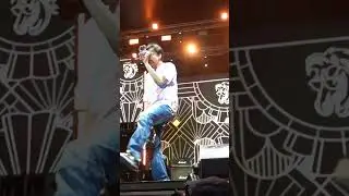 Siapa yang baru tau kalo kang Armand adalah vokalis idolanya Tria?
