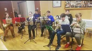 Репетиция русской народной песни "Яблочко".