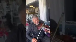 Yok böyle keman çalan 😳😳