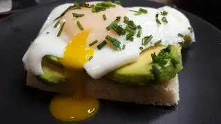 Avokado Toast With Egg