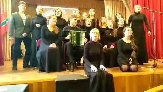 Вот пуля просвистела. Поют студенты под гармонь.