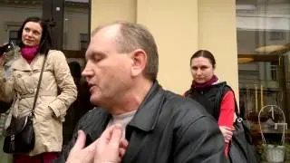 Представник кафе "Руккола" спілкується з громадськістю