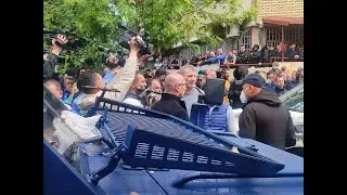Grupe serbësh përpiqen të hyjnë në komunat në veri