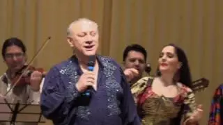 Копия видео "Табор возвращается! "Две гитары" поет Николай Васильев"