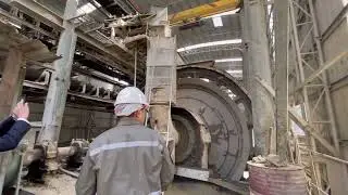 The operating status of the crusher equipment working on site