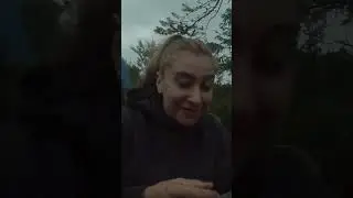Роксана пробует морского чёрта 