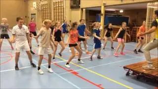 2016-2017 - Groep 8 - Gymles door meester Bart