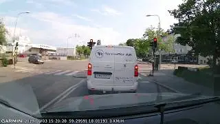 Dashcam of idiot driver employed by Spolbolaget / Termorör