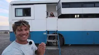 Guide through the bus - Mannequin challenge!