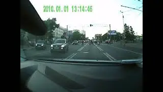 Сбил женщину на светофоре