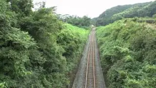 天竜浜名湖鉄道（天浜線）の真上に架かる橋（橋の欄干はレール！）