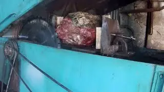Большой распиловочный станок по камню