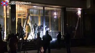 Автоматчики у здания 