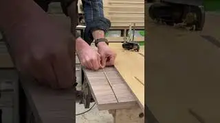 Boxwood inlay to this walnut top #woodworking #furnituremaker #diywoodworking #finewoodworking #bois