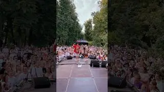 Всей семьей на сцене поём свои песни😌❤️