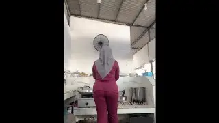 Bunda cantik masak pagi