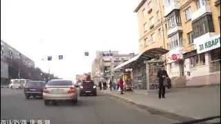 Хамы на дорогах Твери ,Ниссан Ноут (К 456 МТ 69)