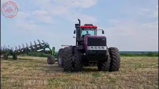 Трактор КАТ 4404 440л.с., в работе с 12-ти корпусным плугом. Трактор KAT из Китая.