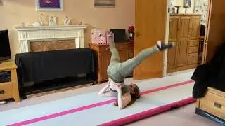 ❤️ GYMNAST KARINA DOES GYMNASTICS learning a simple floor routine on a Casablanca Loughton gym zoom