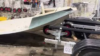 Легкий спуск лодки на мелководье. Тюнинг  лодочного прицепа.