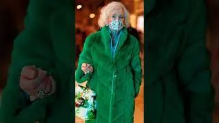 Take picture of Fashion old Lady 