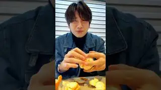 A cute maknae struggling with an orange 🐣 #빅스 #vixx #한상혁 @HYUK_0705