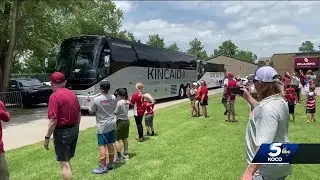Oklahoma fans send off baseball team heading to Omaha