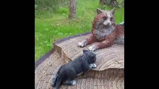 «Кошка на пне» - декоративная крышка на люк