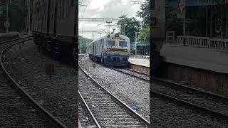 Train entering platform #shorts for #kids & #trainlover
