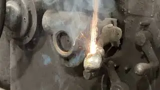 Thick Layers of Paint Removed: Watch the Power of a Pulse Wave Laser in Action! ⚡🦾