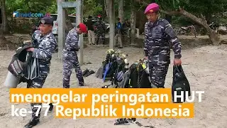 TNI AL Gelar Upacara HUT KE-77 RI di Bawah Laut