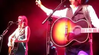 Let me be the one- Kevin costner and modern west + Sara Beck live Lisebergshallen
