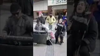 TEYZEMDEN İNANILMAZ SOKAKTA GÜZEL SES.
