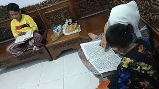 Kakak & Adek ngaji bareng Mbah Uti Masrifah di Kertosono